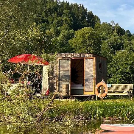 Checkin The Box Schloss Neubruck ラグジュアリーテント Scheibbs