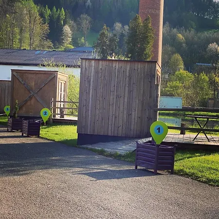 ラグジュアリーテント Checkin The Box Schloss Neubruck *