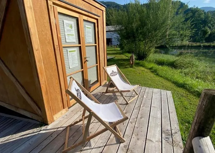 ラグジュアリーテント Checkin The Box Schloss Neubruck