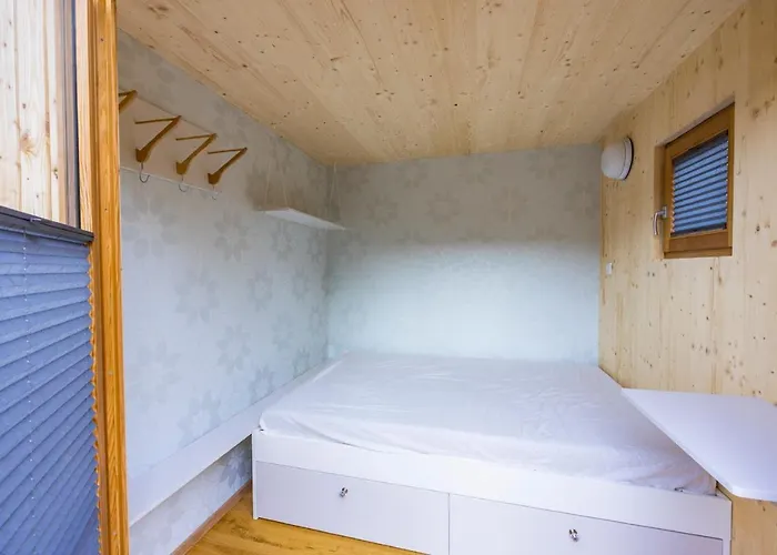 ラグジュアリーテント Checkin The Box Schloss Neubruck Scheibbs