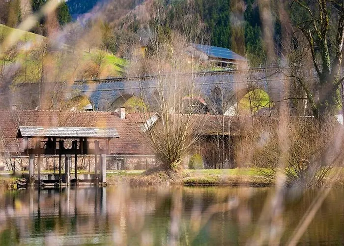 Checkin The Box Schloss Neubruck ラグジュアリーテント