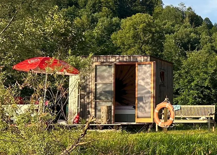 Checkin The Box Schloss Neubruck ラグジュアリーテント Scheibbs